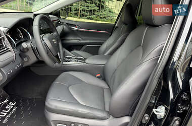 Седан Toyota Camry 2024 в 