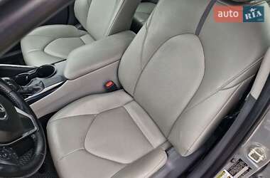 Седан Toyota Camry 2018 в 