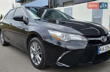 Седан Toyota Camry 2016 в Киеве