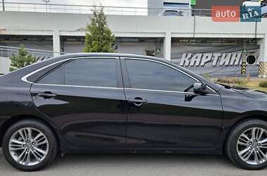Седан Toyota Camry 2016 в Києві