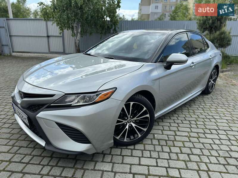 Седан Toyota Camry 2017 в 