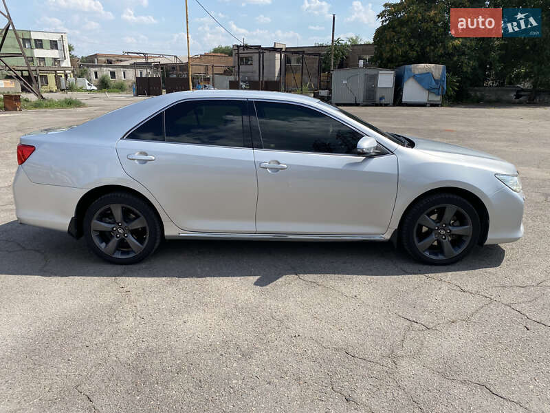 Седан Toyota Camry 2011 в Запоріжжі
