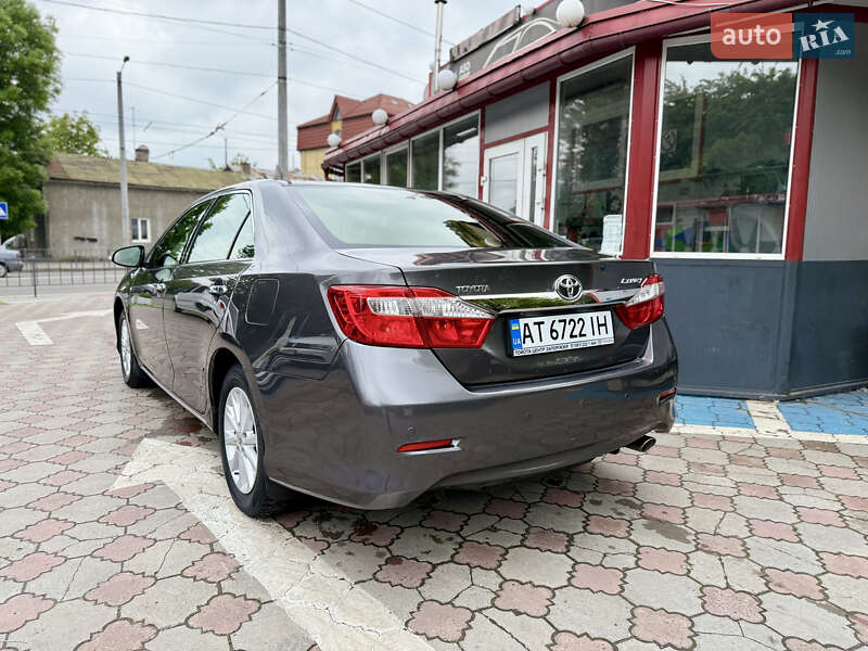 Седан Toyota Camry 2012 в Львові
