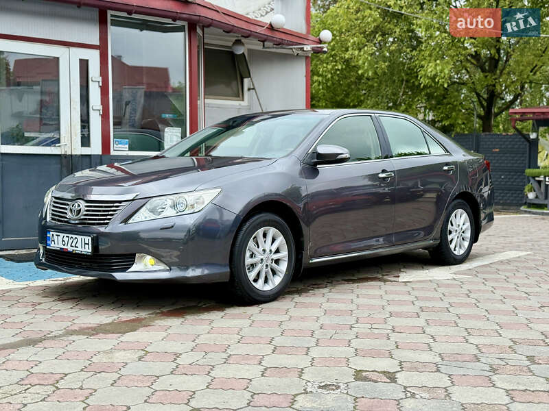Седан Toyota Camry 2012 в Львові
