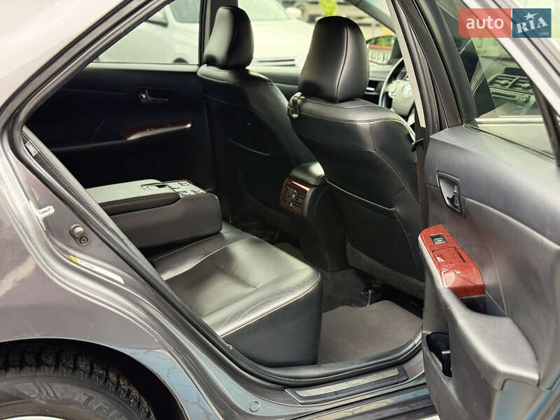 Седан Toyota Camry 2012 в Львові