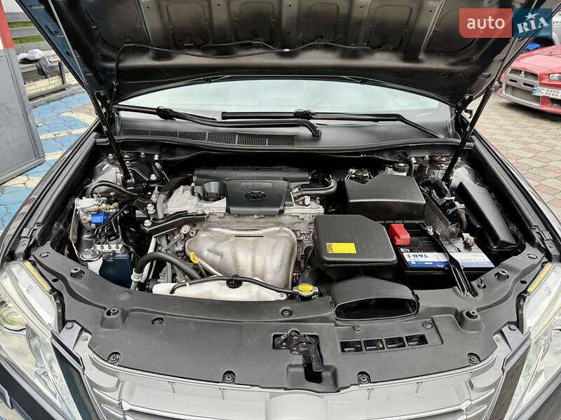 Седан Toyota Camry 2012 в Львові