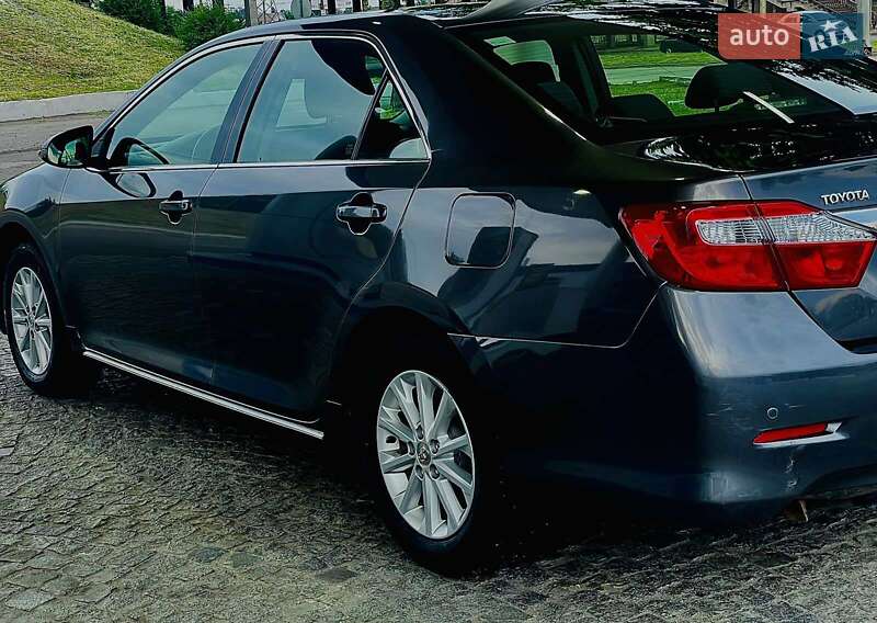 Седан Toyota Camry 2013 в Днепре
