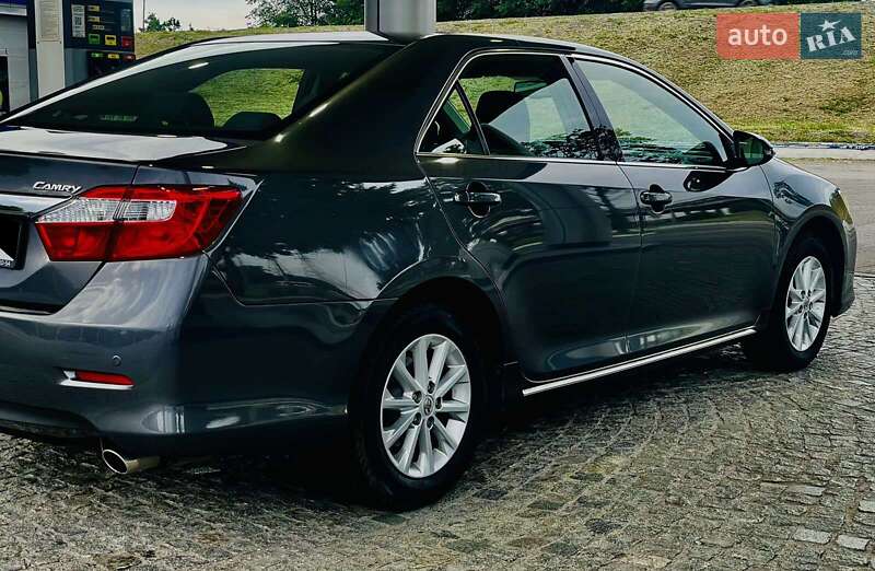 Седан Toyota Camry 2013 в Днепре