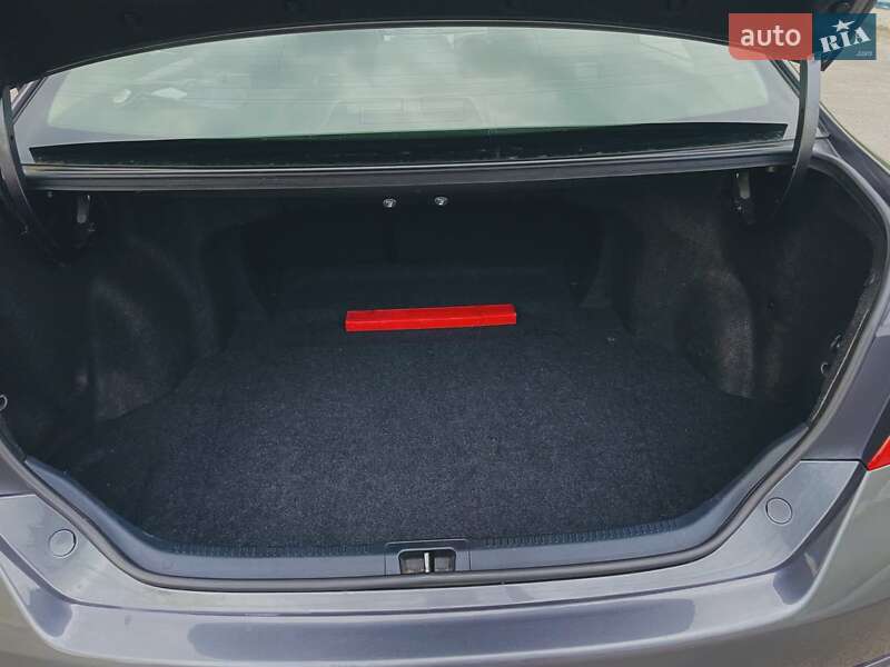 Седан Toyota Camry 2013 в Днепре