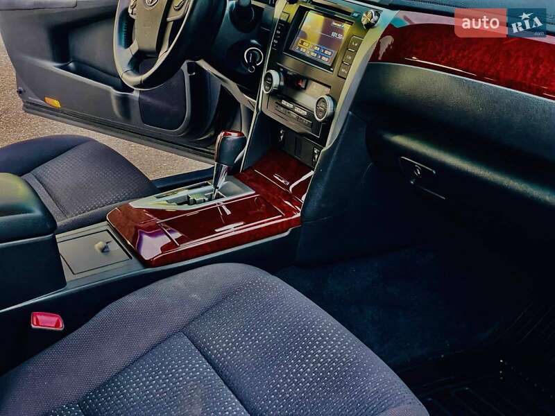 Седан Toyota Camry 2013 в Днепре