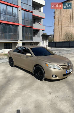 Седан Toyota Camry 2010 в Борщеве