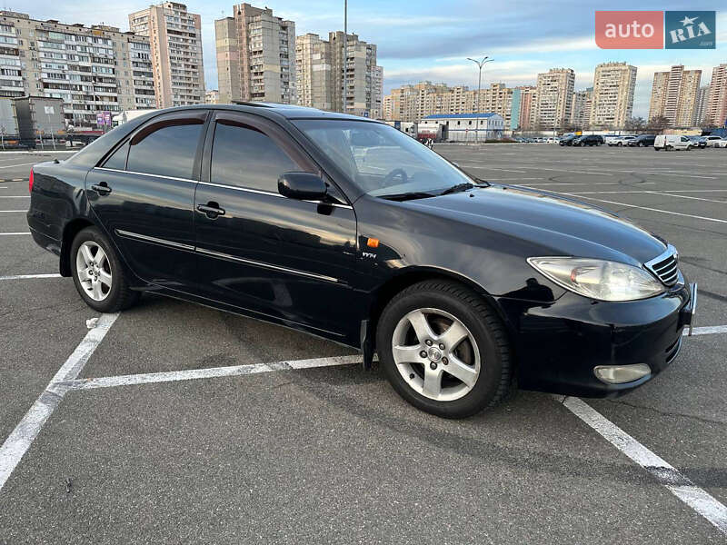 Седан Toyota Camry 2004 в Киеве
