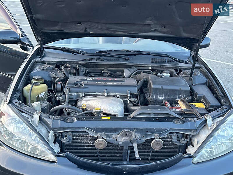 Седан Toyota Camry 2004 в Киеве