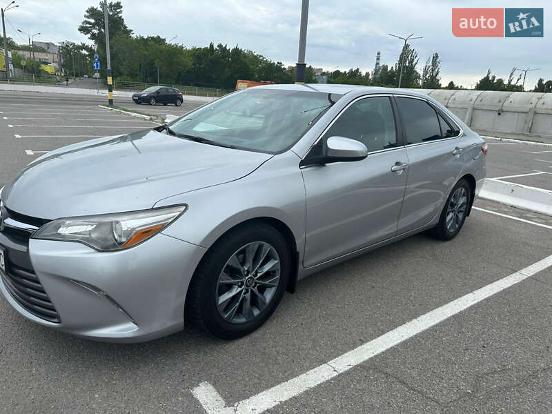 Седан Toyota Camry 2016 в Киеве