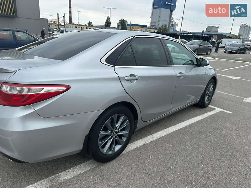 Седан Toyota Camry 2016 в Киеве