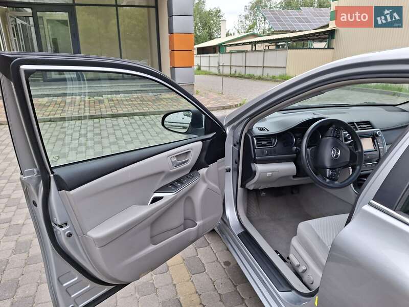 Седан Toyota Camry 2015 в Хмельницькому
