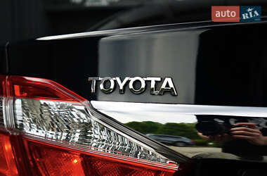 Седан Toyota Camry 2012 в 