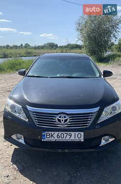 Седан Toyota Camry 2012 в Здолбуніві