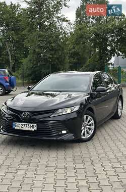 Седан Toyota Camry 2019 в Киеве