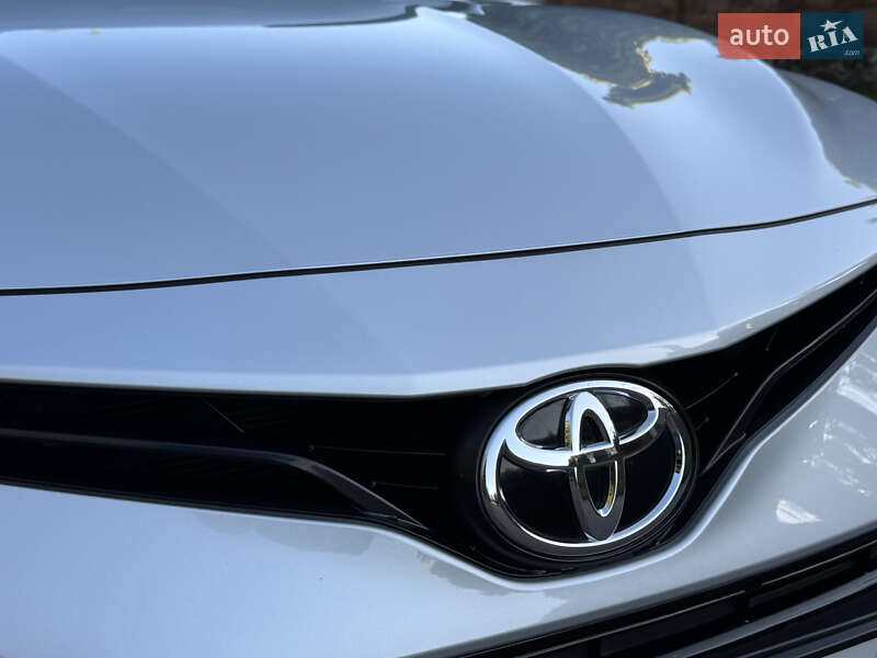 Седан Toyota Camry 2021 в Рівному