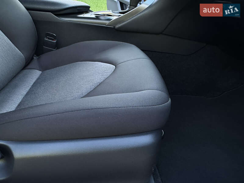 Седан Toyota Camry 2021 в Рівному