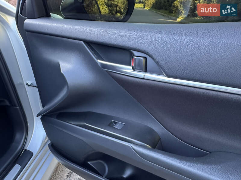 Седан Toyota Camry 2021 в Рівному