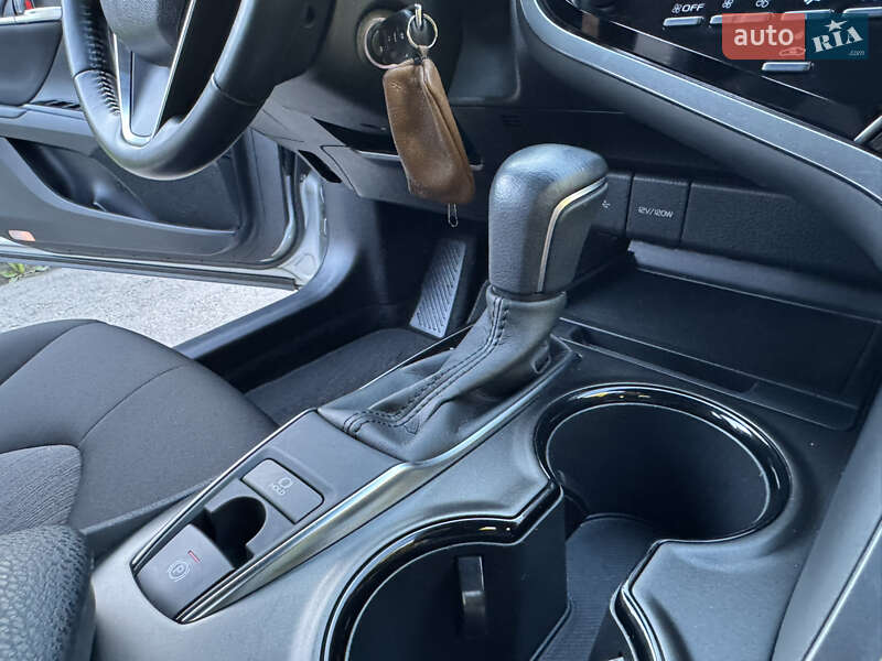 Седан Toyota Camry 2021 в Рівному