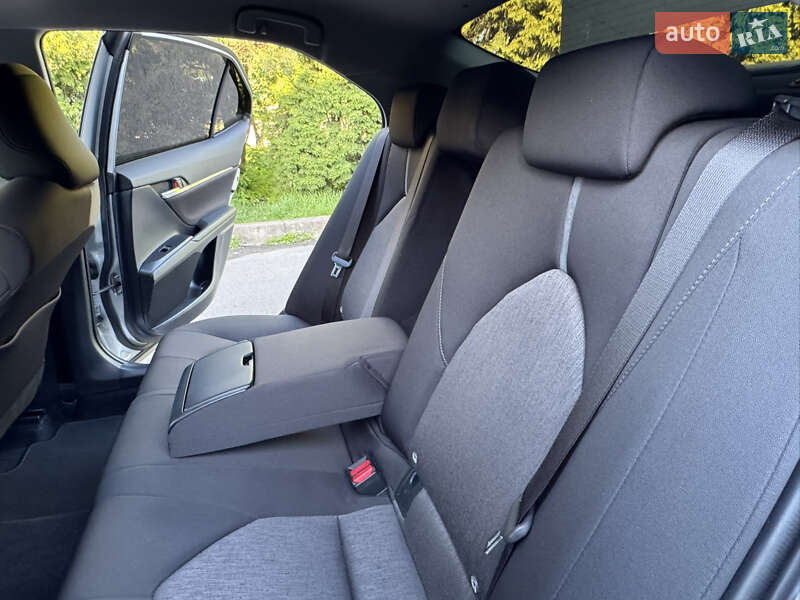 Седан Toyota Camry 2021 в Рівному