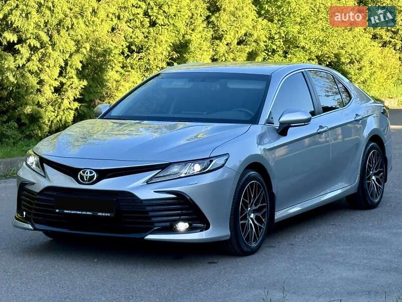 Седан Toyota Camry 2021 в Рівному