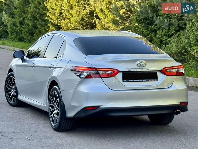 Седан Toyota Camry 2021 в Рівному