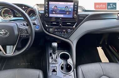 Седан Toyota Camry 2023 в 