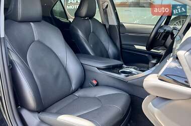Седан Toyota Camry 2023 в 