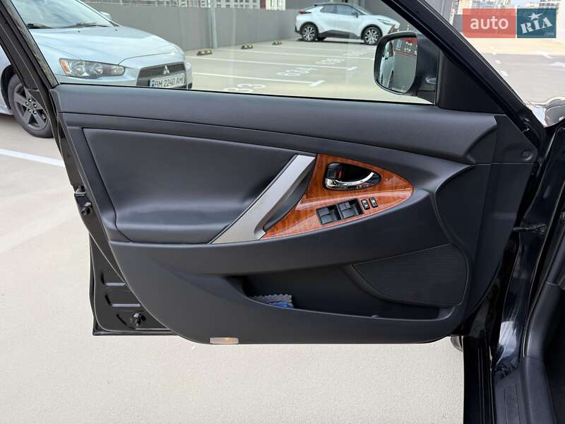Седан Toyota Camry 2009 в Киеве