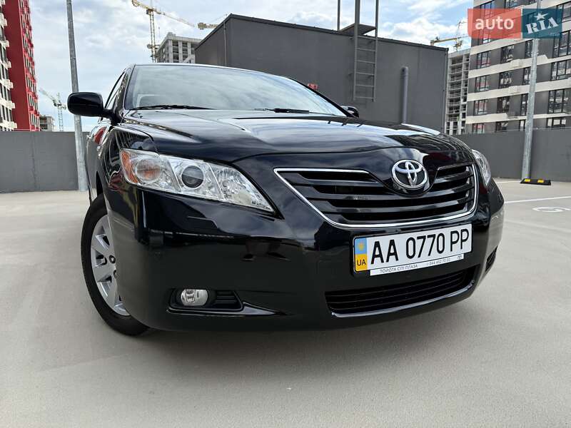 Седан Toyota Camry 2009 в Киеве