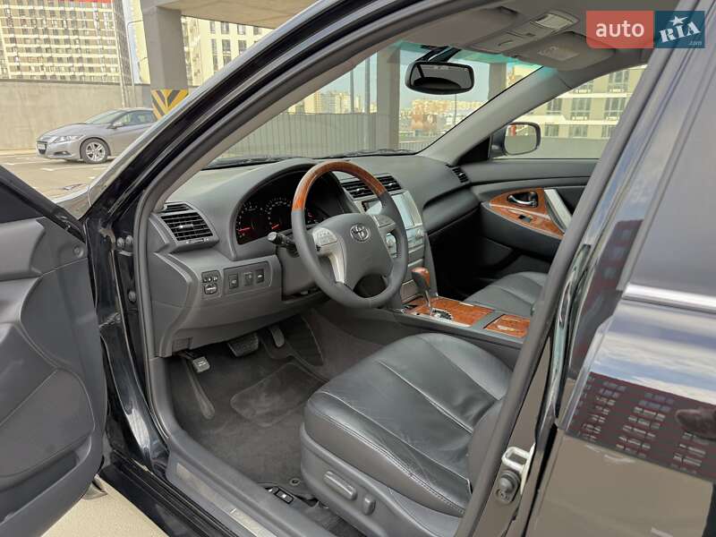 Седан Toyota Camry 2009 в Киеве