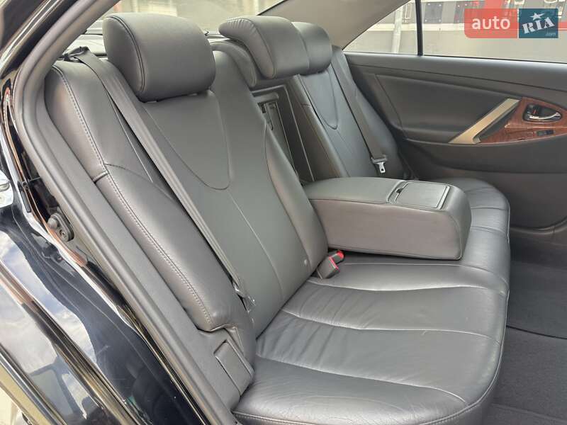 Седан Toyota Camry 2009 в Киеве