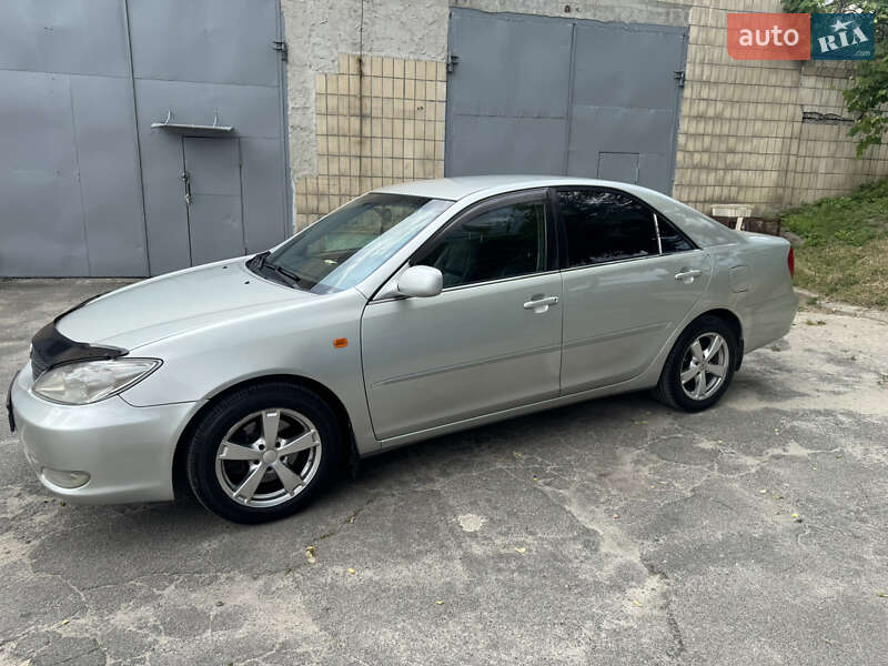 Седан Toyota Camry 2002 в Киеве