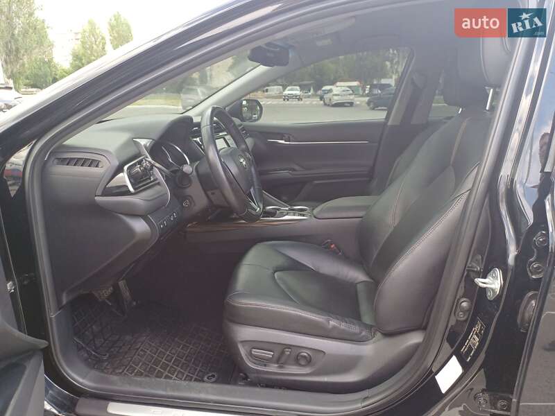 Седан Toyota Camry 2020 в Днепре