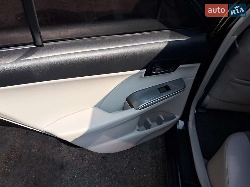 Седан Toyota Camry 2012 в Києві
