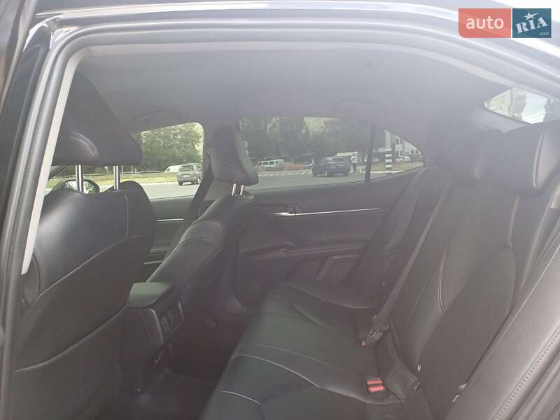 Седан Toyota Camry 2020 в Днепре