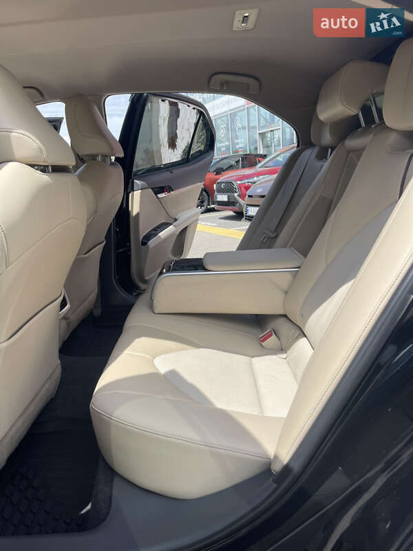 Седан Toyota Camry 2018 в Ивано-Франковске