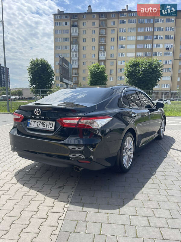 Седан Toyota Camry 2018 в Ивано-Франковске