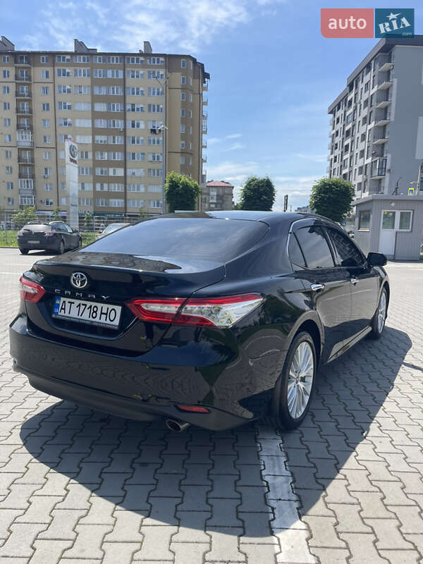 Седан Toyota Camry 2018 в Ивано-Франковске