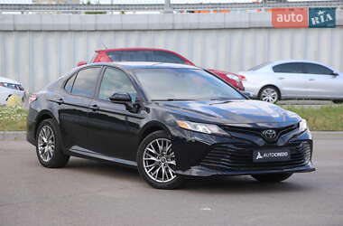 Седан Toyota Camry 2019 в Киеве