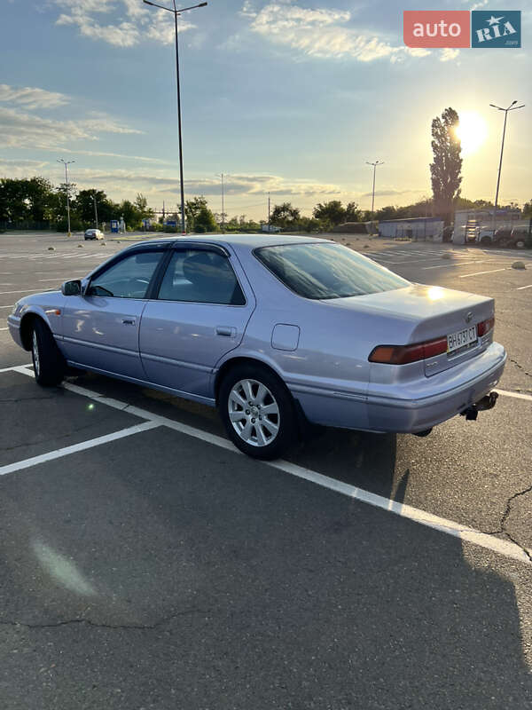 Седан Toyota Camry 1996 в Одессе
