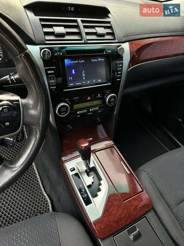 Седан Toyota Camry 2013 в Чернівцях