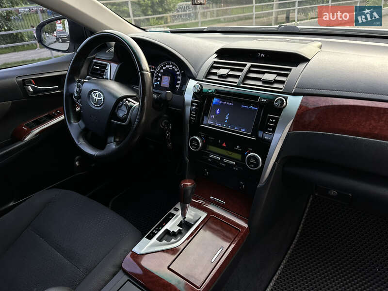 Седан Toyota Camry 2013 в Чернівцях