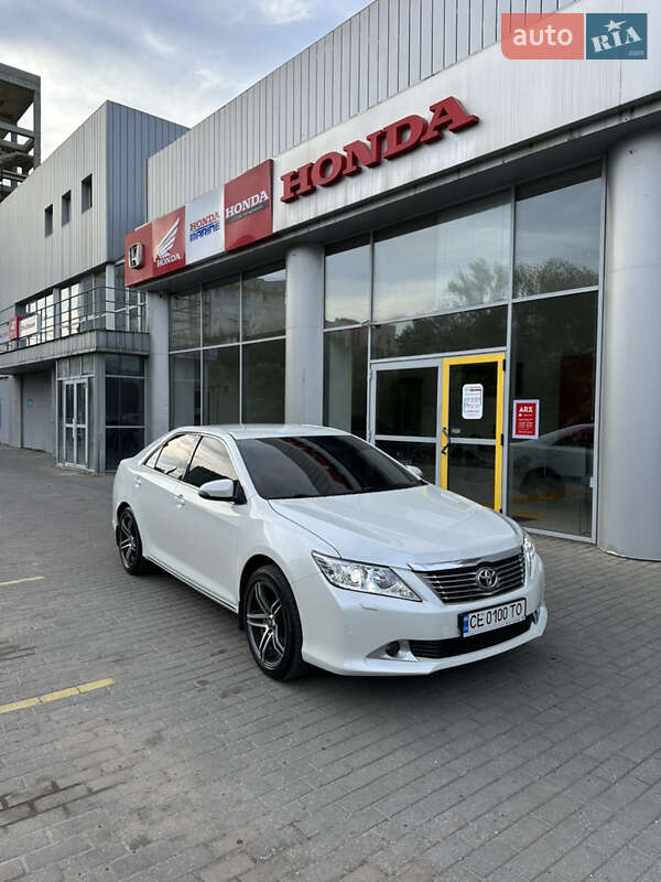 Седан Toyota Camry 2013 в Чернівцях