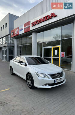 Седан Toyota Camry 2013 в 