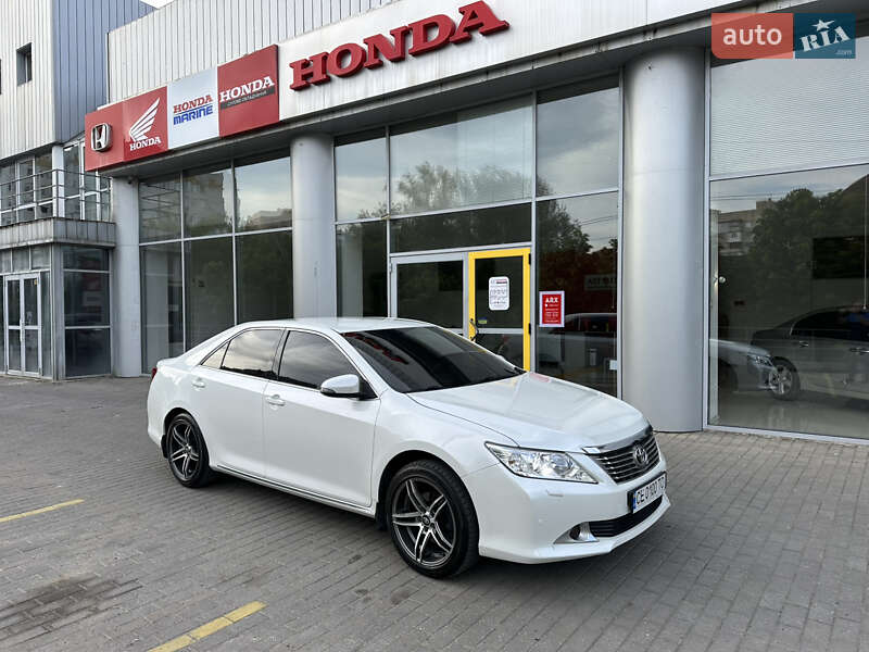 Седан Toyota Camry 2013 в Чернівцях